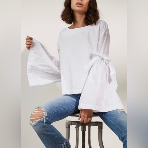 Free People Tops - Free People|So obviously yours top, in crisp white•••Bell sleeves,bow details